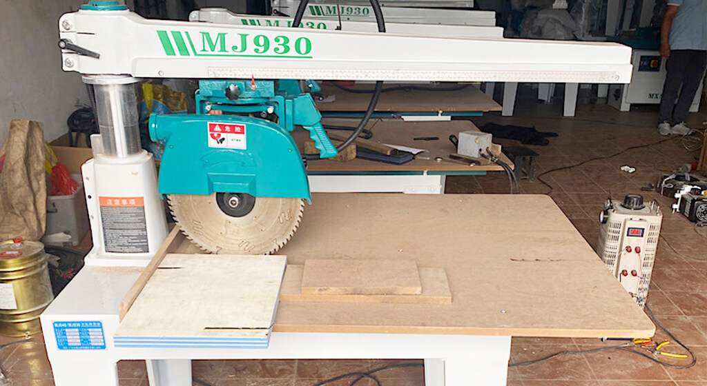 Bestin Radial Arm Saw MJ930