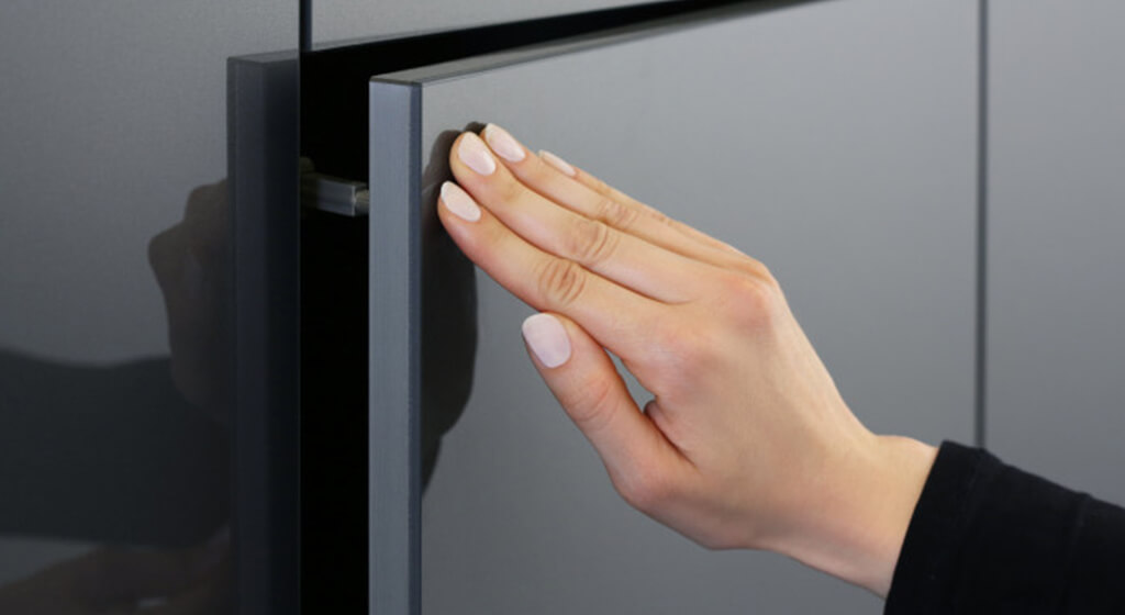 Handleless Cabinet Door Push-to-Open System